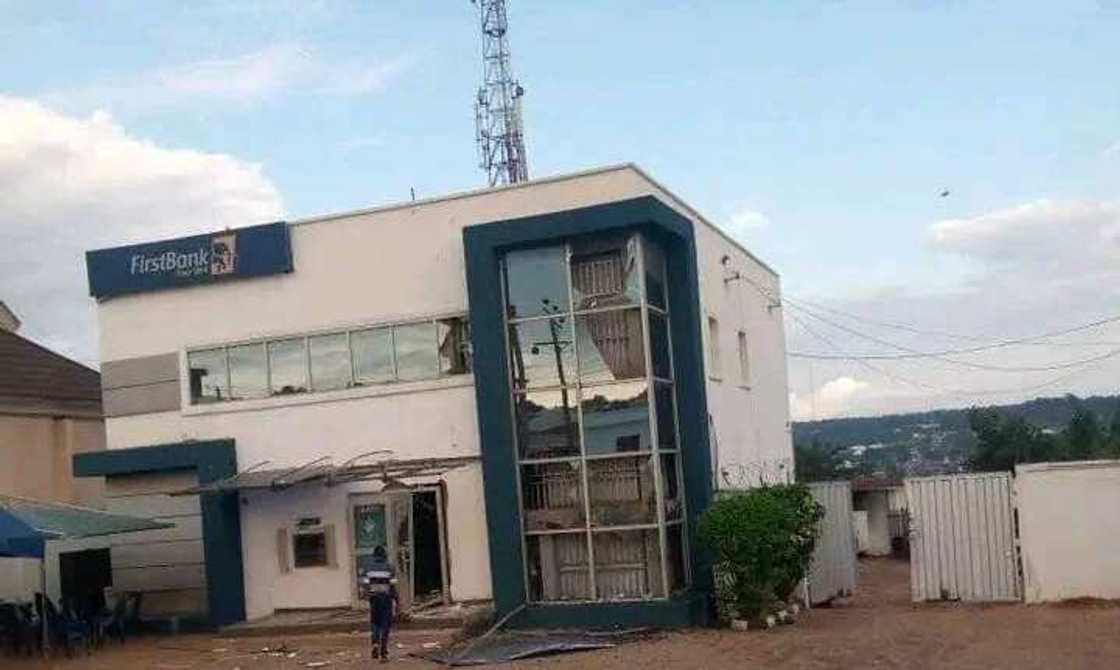 Reshen First Bank. Reshen First Bank.