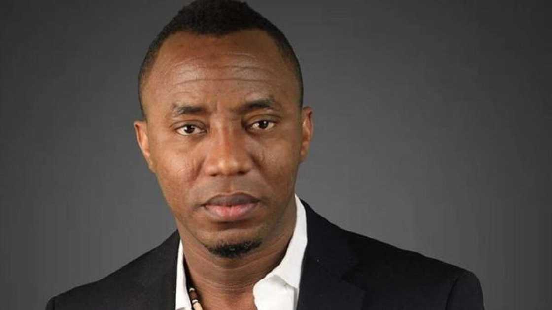 Yanzu-yanzu: FG ta gurfanar da Sowore tare wasu mutum 4 a gaban kotu Yanzu-yanzu: FG ta gurfanar da Sowore tare wasu mutum 4 a gaban kotu