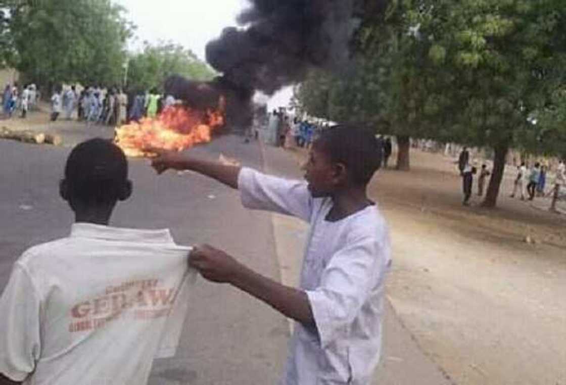 Dokar hana fita: Rikici ya barke a Jigawa bayann dan sanda ya harbi yaro mai shekara 10 Dokar hana fita: Rikici ya barke a Jigawa bayann dan sanda ya harbi yaro mai shekara 10