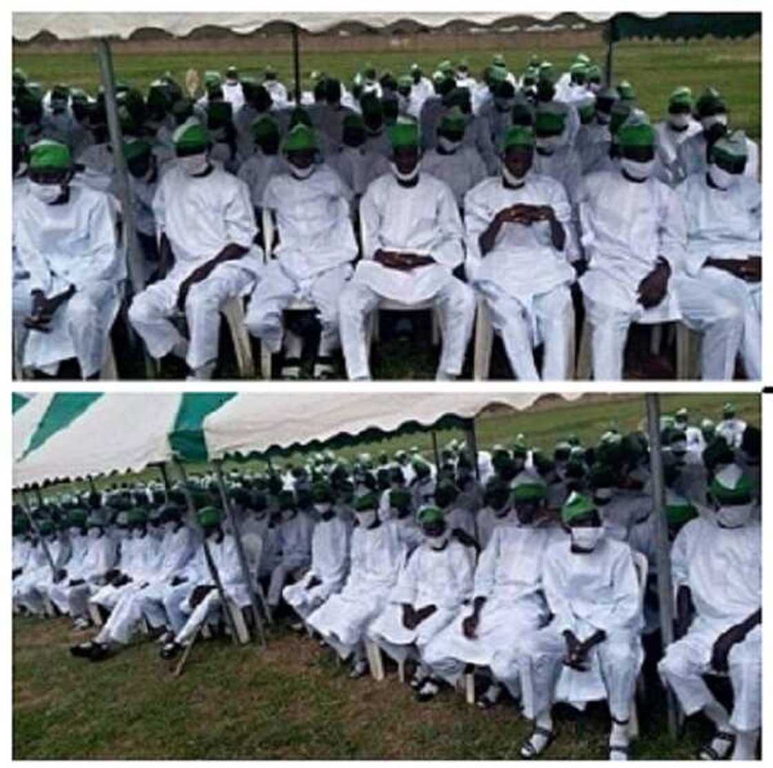 An yi bikin yaye tubabbun 'yan Boko Haram 601 a jihar Gombe
Hoto daga jaridar The Cable An yi bikin yaye tubabbun 'yan Boko Haram 601 a jihar Gombe
Hoto daga jaridar The Cable