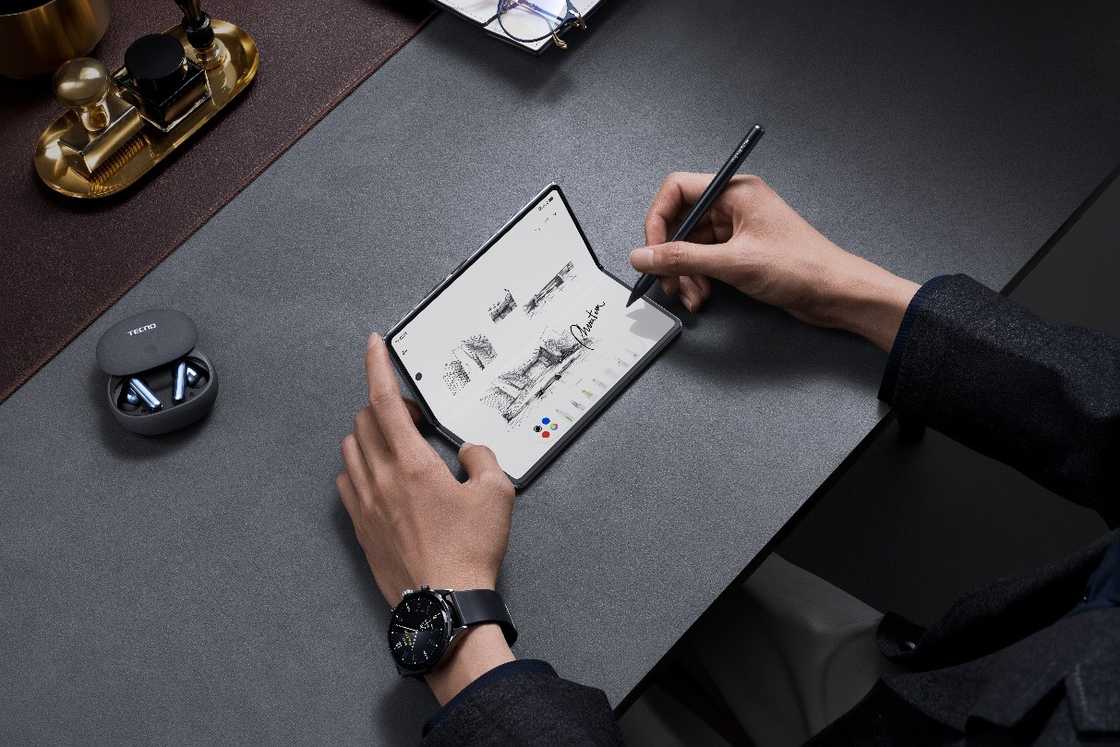 TECNO Unveils PHANTOM V Fold2 5G: An AI-enhanced Large-Screen Powerhouse of Productivity TECNO Unveils PHANTOM V Fold2 5G: An AI-enhanced Large-Screen Powerhouse of Productivity