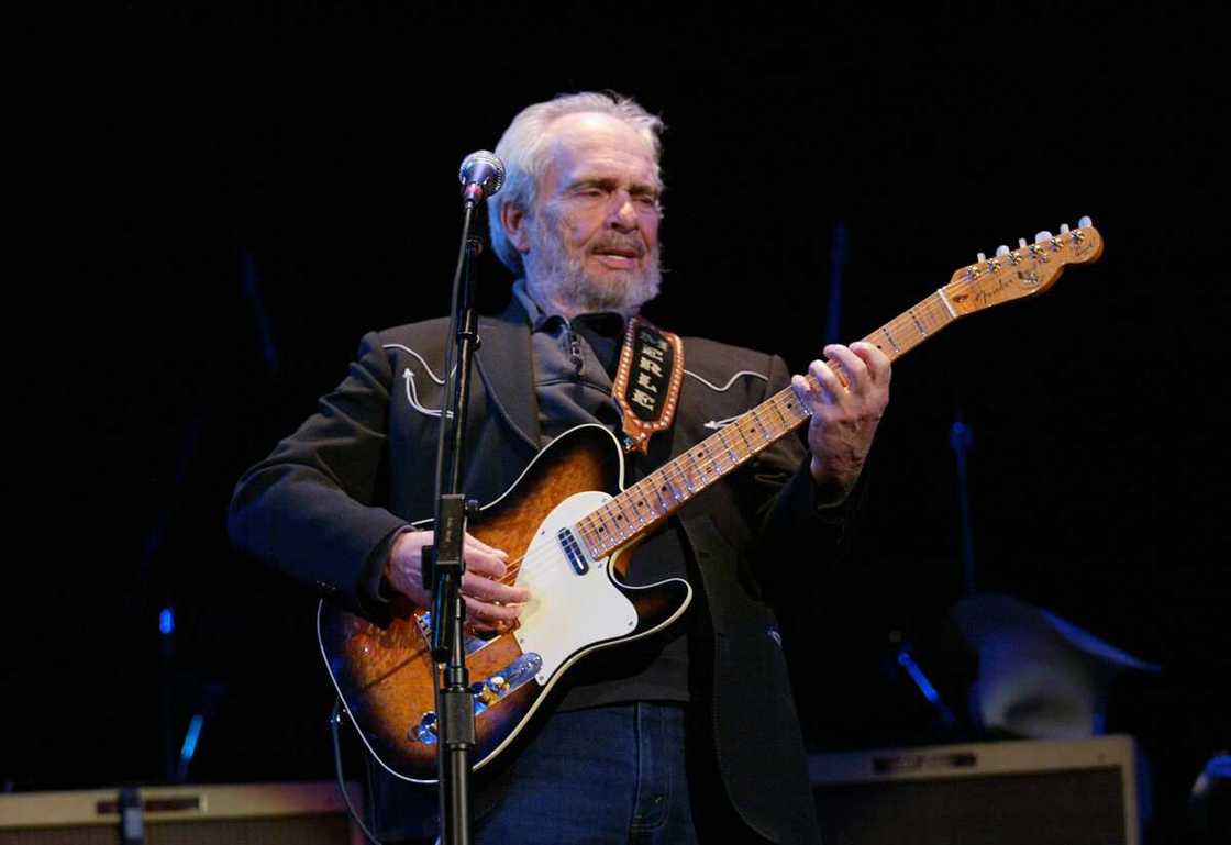 how tall was merle haggard how tall was merle haggard