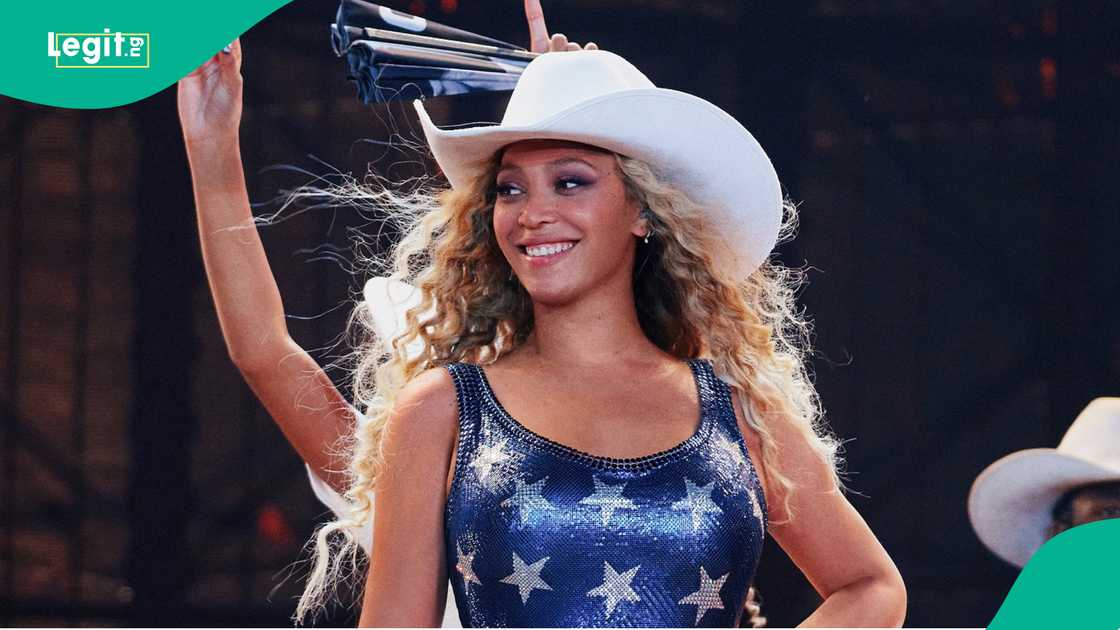 Jay-Z celebrates Beyonce's brithday at London concert, fans react Jay-Z celebrates Beyonce's brithday at London concert, fans react