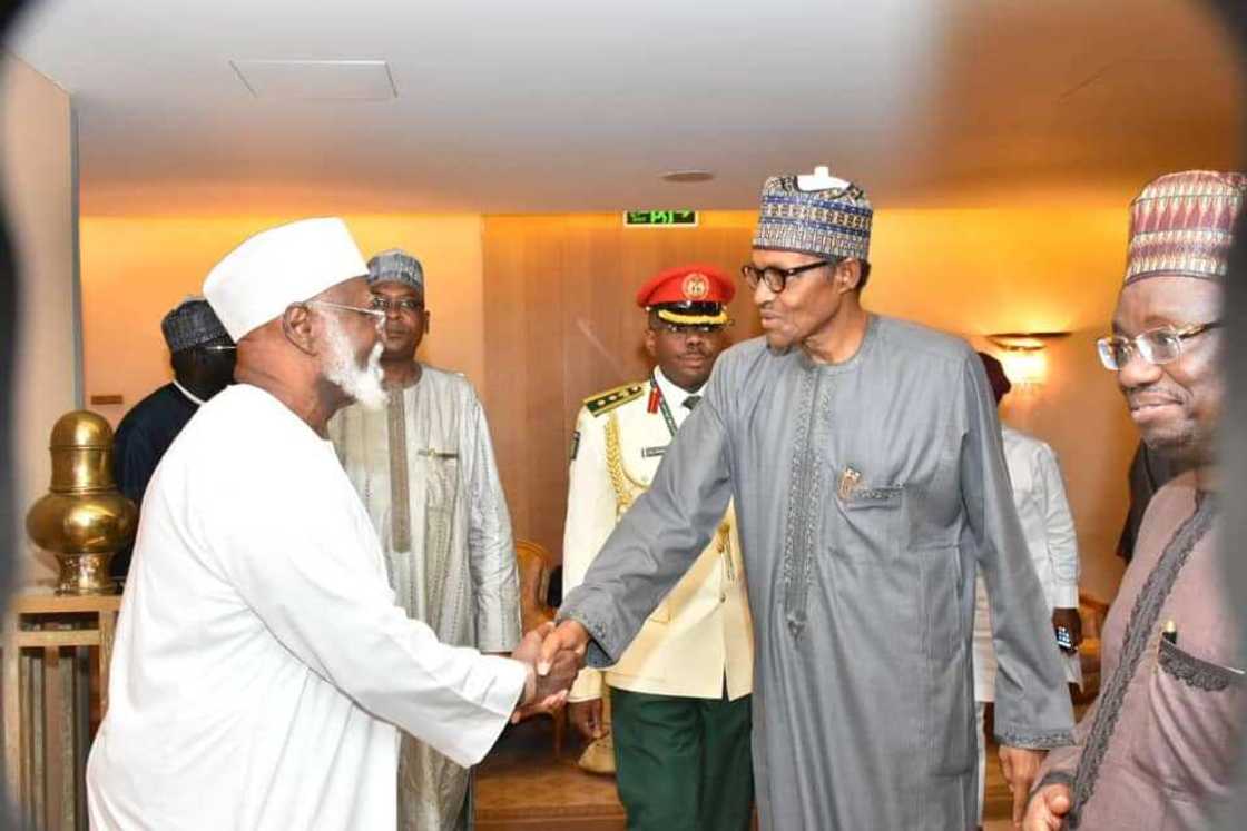 Buhari ya gana da Abdulsalamu a Saudiyya, zai dawo gida Najeriya a yau Buhari ya gana da Abdulsalamu a Saudiyya, zai dawo gida Najeriya a yau