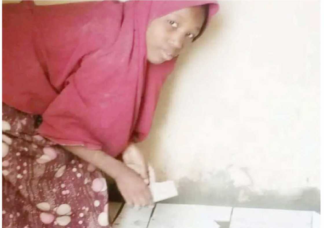 'Yar Kano Mai Sana'ar Saka 'Tile' Ta Lashe Lambobin Yabo 3 A Taron Karrama Masu Sana'ar Hannu 'Yar Kano Mai Sana'ar Saka 'Tile' Ta Lashe Lambobin Yabo 3 A Taron Karrama Masu Sana'ar Hannu