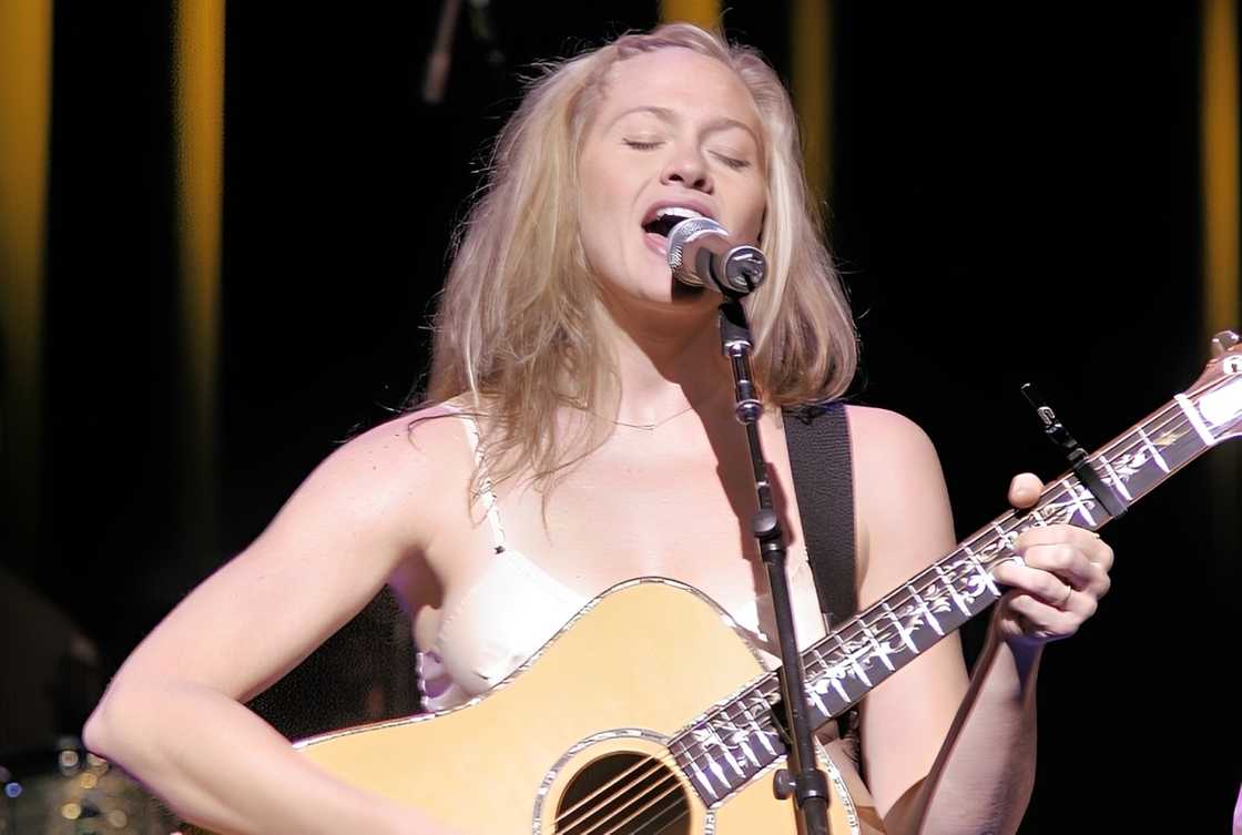 American singer Sally Taylor onstage