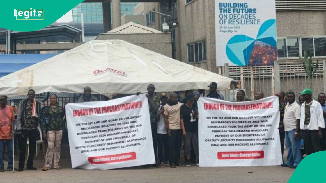 The Defence Headquarters has ordered protesting ex-soldiers at the ministry of finance to vacate the facility immediately. The Defence Headquarters has ordered protesting ex-soldiers at the ministry of finance to vacate the facility immediately.