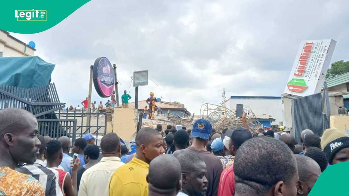 Four-Storey building has reportedly collapsed in Lagos with many trapped in. Four-Storey building has reportedly collapsed in Lagos with many trapped in.