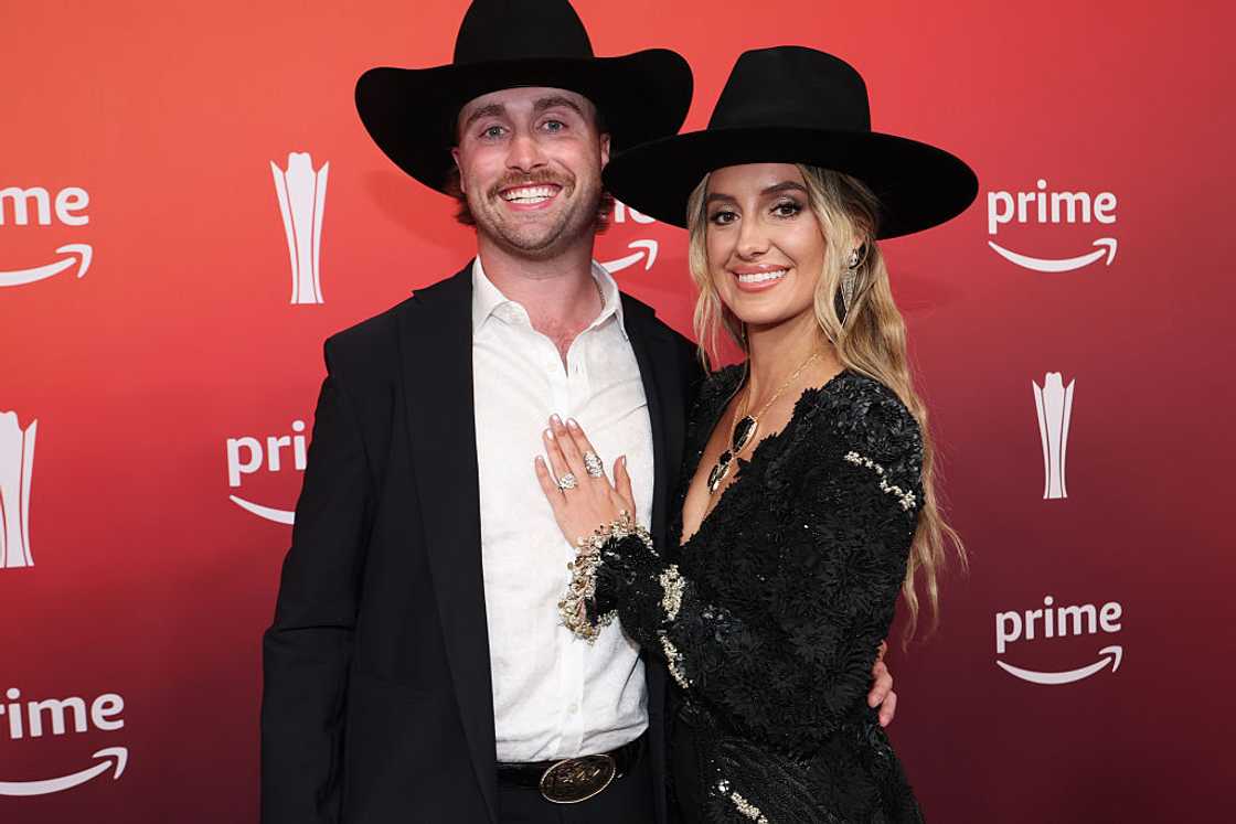Duck Hodges and Lainey Wilson pose for a photo