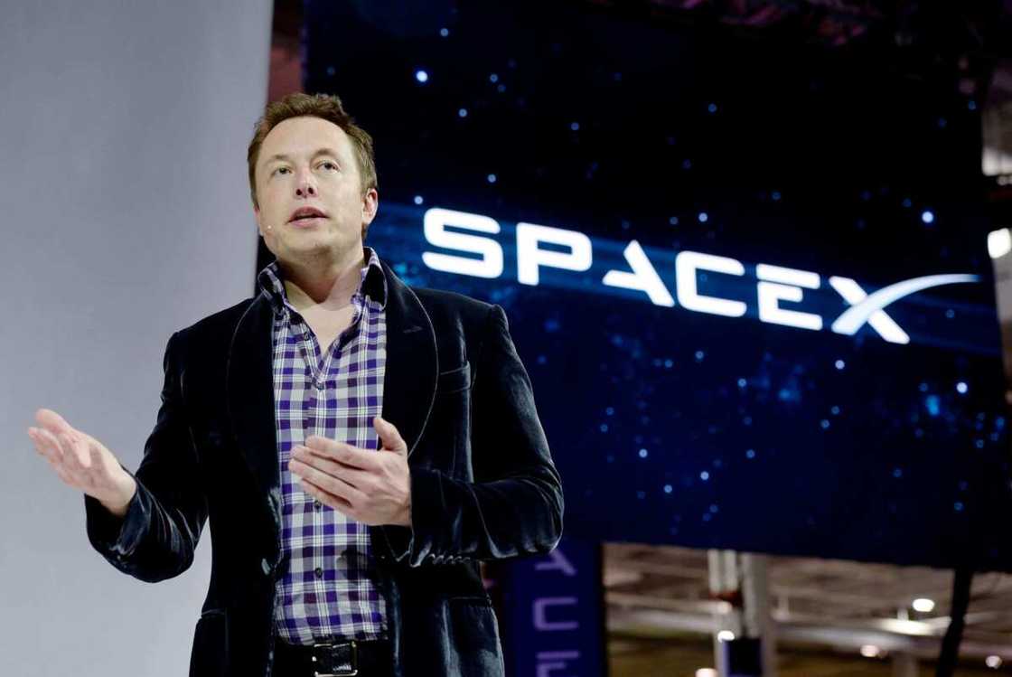 Elon musk to provide network service under water Elon musk to provide network service under water