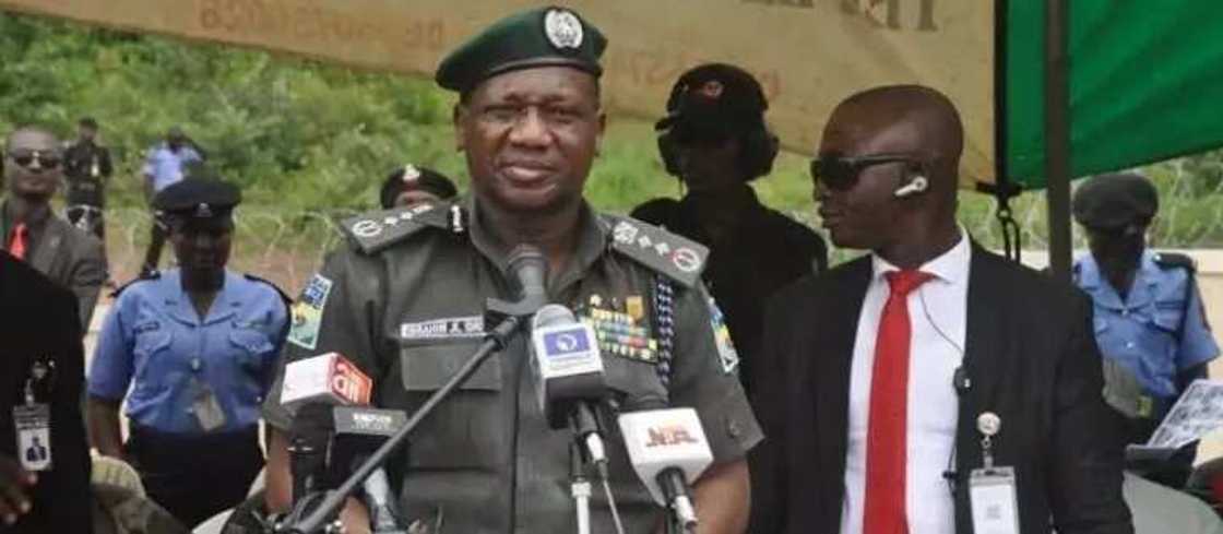 Masu garkuwa da mutane sun yi awon gaba da mutane 15 a Neja Masu garkuwa da mutane sun yi awon gaba da mutane 15 a Neja