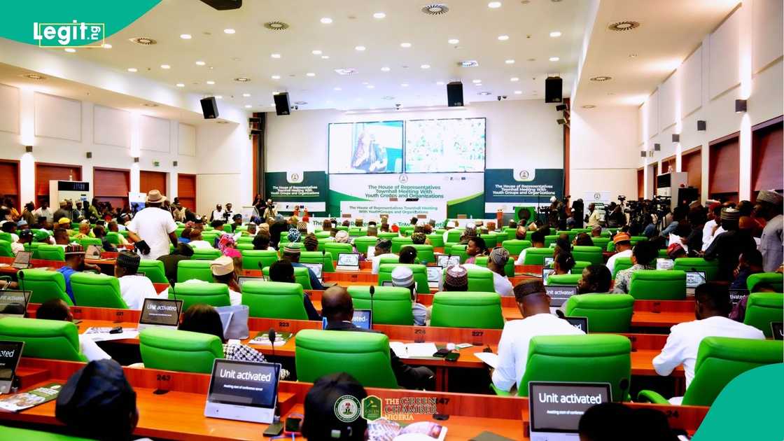 'Yan majalisa za su lalubo inda kudin gina matatar mai ya makale 'Yan majalisa za su lalubo inda kudin gina matatar mai ya makale