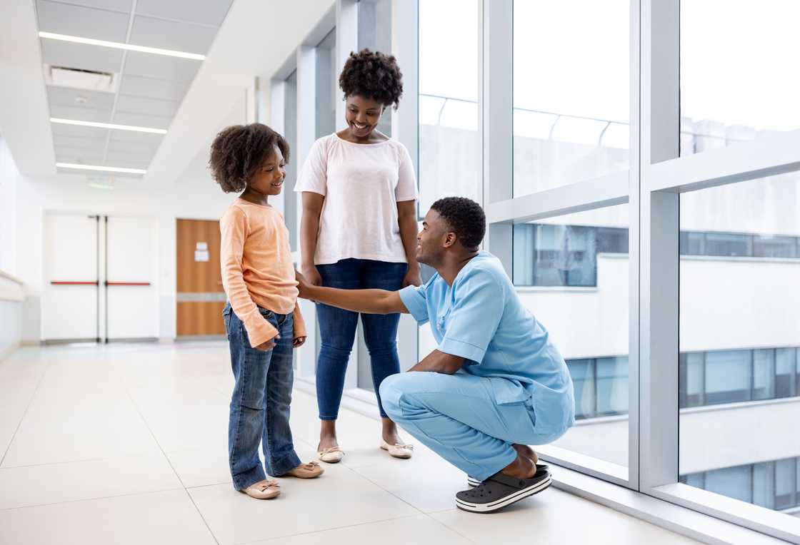 A youn girl with her mom in hospital