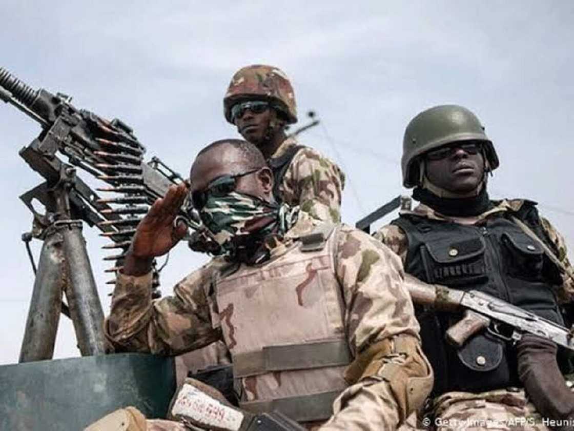 Yan bindiga sun harbe wasu 'yan uwa biyu tare da sace shanu sama da 1,000 a Kaduna Yan bindiga sun harbe wasu 'yan uwa biyu tare da sace shanu sama da 1,000 a Kaduna