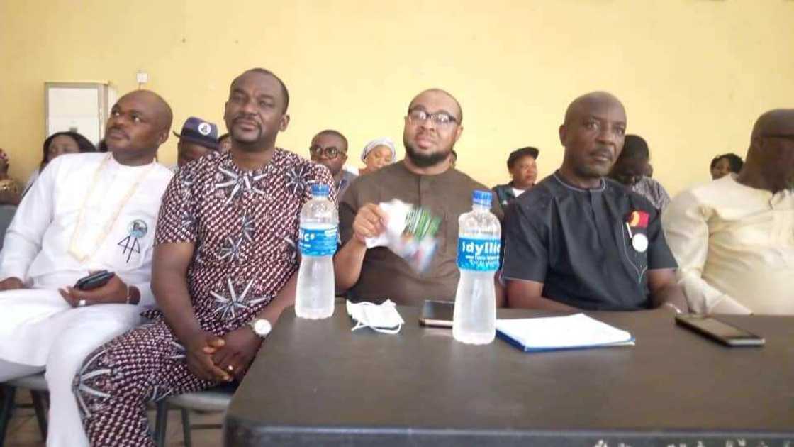 Enugu: Awgu stakeholders pass vote of confidence in Gov Ugwuanyi Enugu: Awgu stakeholders pass vote of confidence in Gov Ugwuanyi