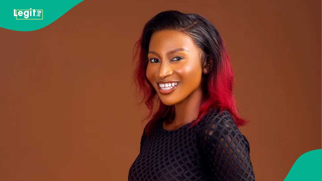 Lady cries out as student rocks different footwears on her feet.