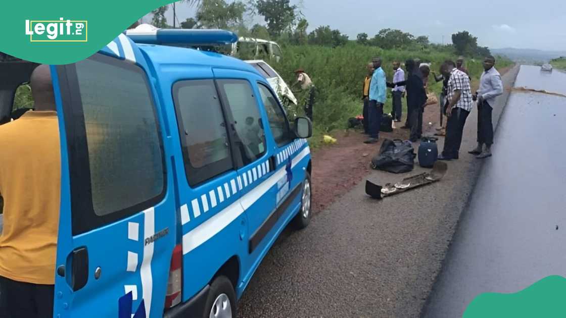 16 dead, 17 injured in Oyo auto crash, FRSC reacts 16 dead, 17 injured in Oyo auto crash, FRSC reacts