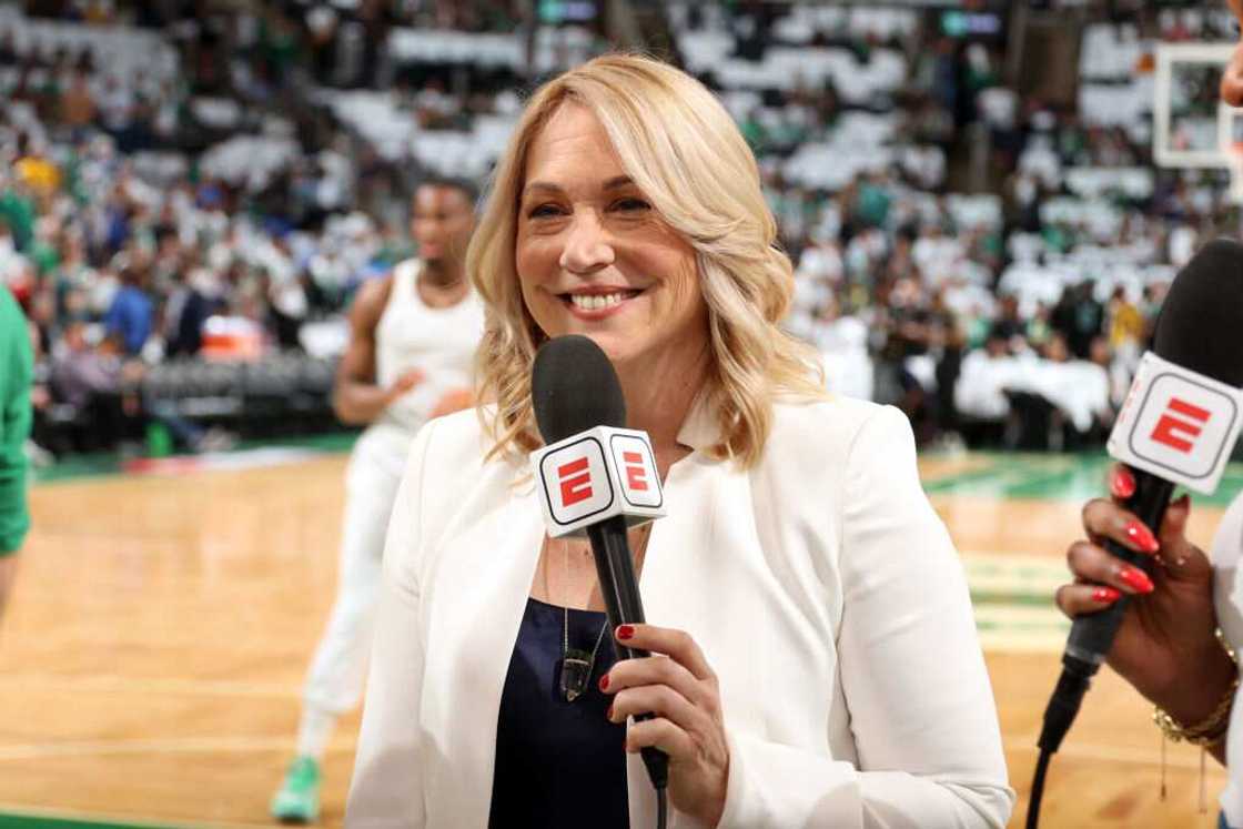 Female ESPN reporters Female ESPN reporters