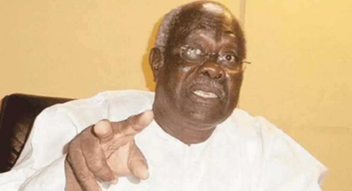 Bode George ya ce dole ne a sake fasalin kundin tsarin mulkin Najeriya Bode George ya ce dole ne a sake fasalin kundin tsarin mulkin Najeriya