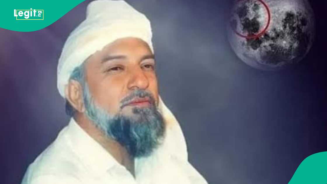 Portrait of Shahi, founder of Messiah Foundation International, whose teachings claiming he is a prophet and the Mahdi have been condemned as blasphemy by Muslim scholars in Pakistan.