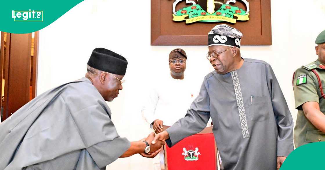 Sanata Al-Makura da Buhari. Sanata Al-Makura da Buhari.