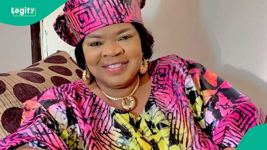 Peju Ogunmola's son burial surfaces online amid tears, ignites reactions. Peju Ogunmola's son burial surfaces online amid tears, ignites reactions.