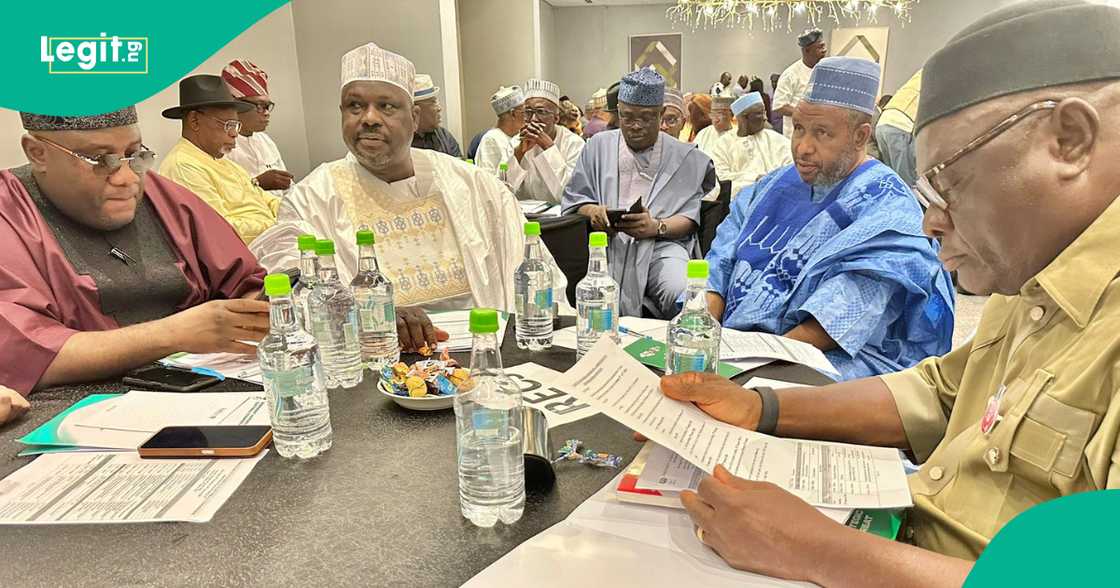 Jami'an INEC. Jami'an INEC.