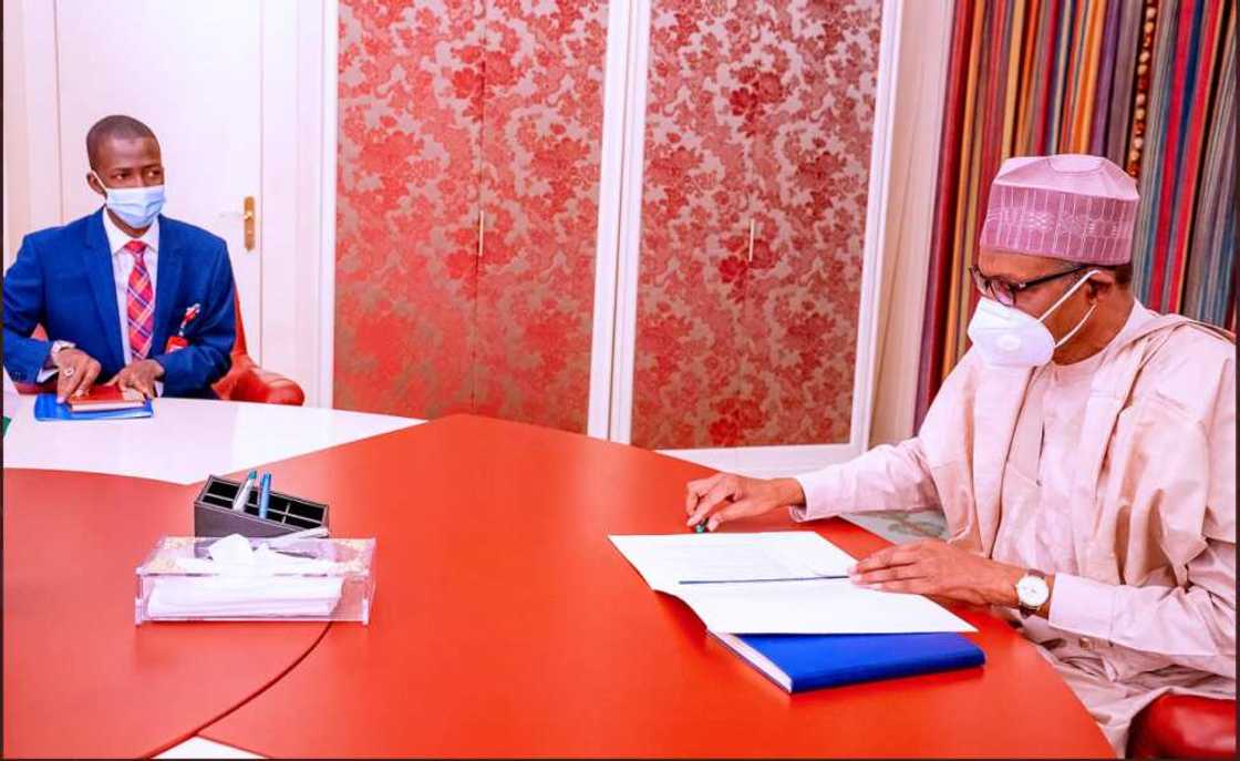 Da Dumi-Dumi: Shugaba Buhari ya yi sabbin nade-nade a hukumar EFCC Da Dumi-Dumi: Shugaba Buhari ya yi sabbin nade-nade a hukumar EFCC