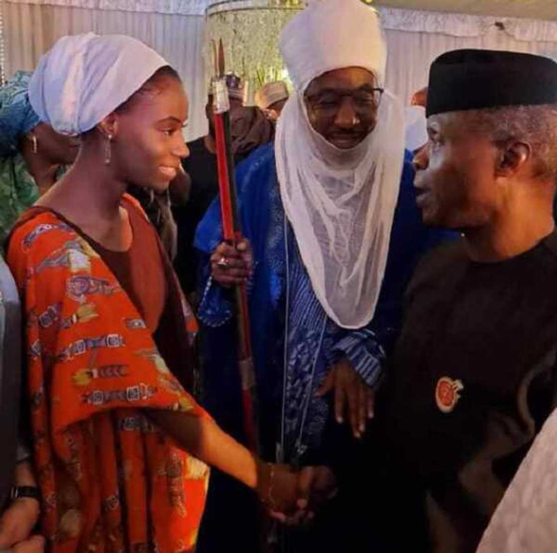 Hoton diyar Sarki Sanusi II tana hannu da Osinbajo ya janyo cece-kuce Hoton diyar Sarki Sanusi II tana hannu da Osinbajo ya janyo cece-kuce