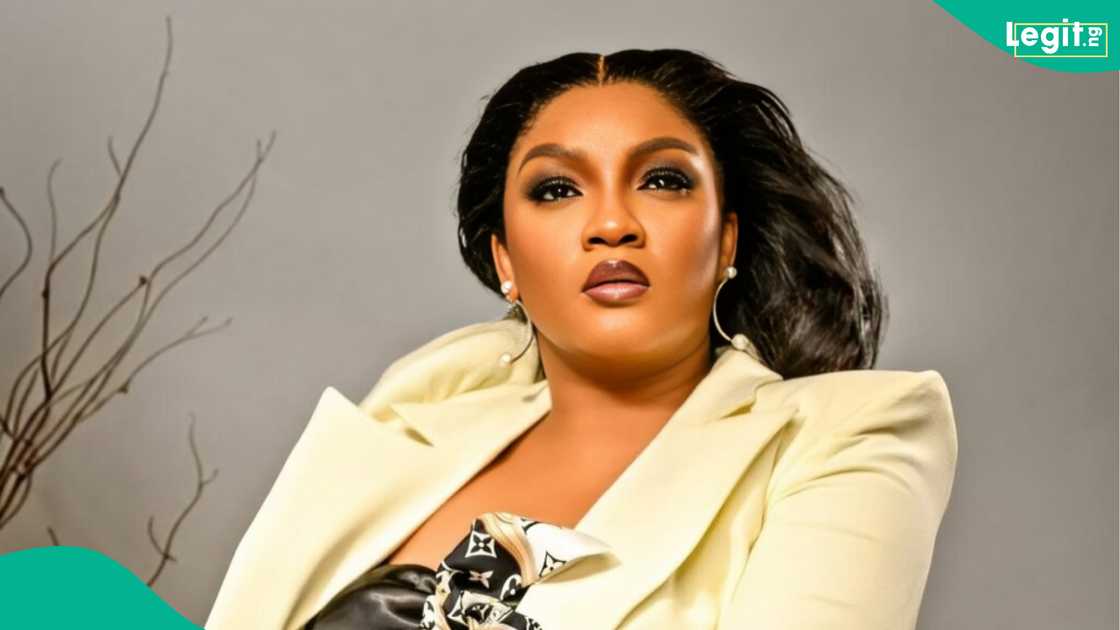 Presenter's request for Omotola Jalade to state her name at Miss Nigeria event leaves actress visibly irritated as video goes viral Presenter's request for Omotola Jalade to state her name at Miss Nigeria event leaves actress visibly irritated as video goes viral
