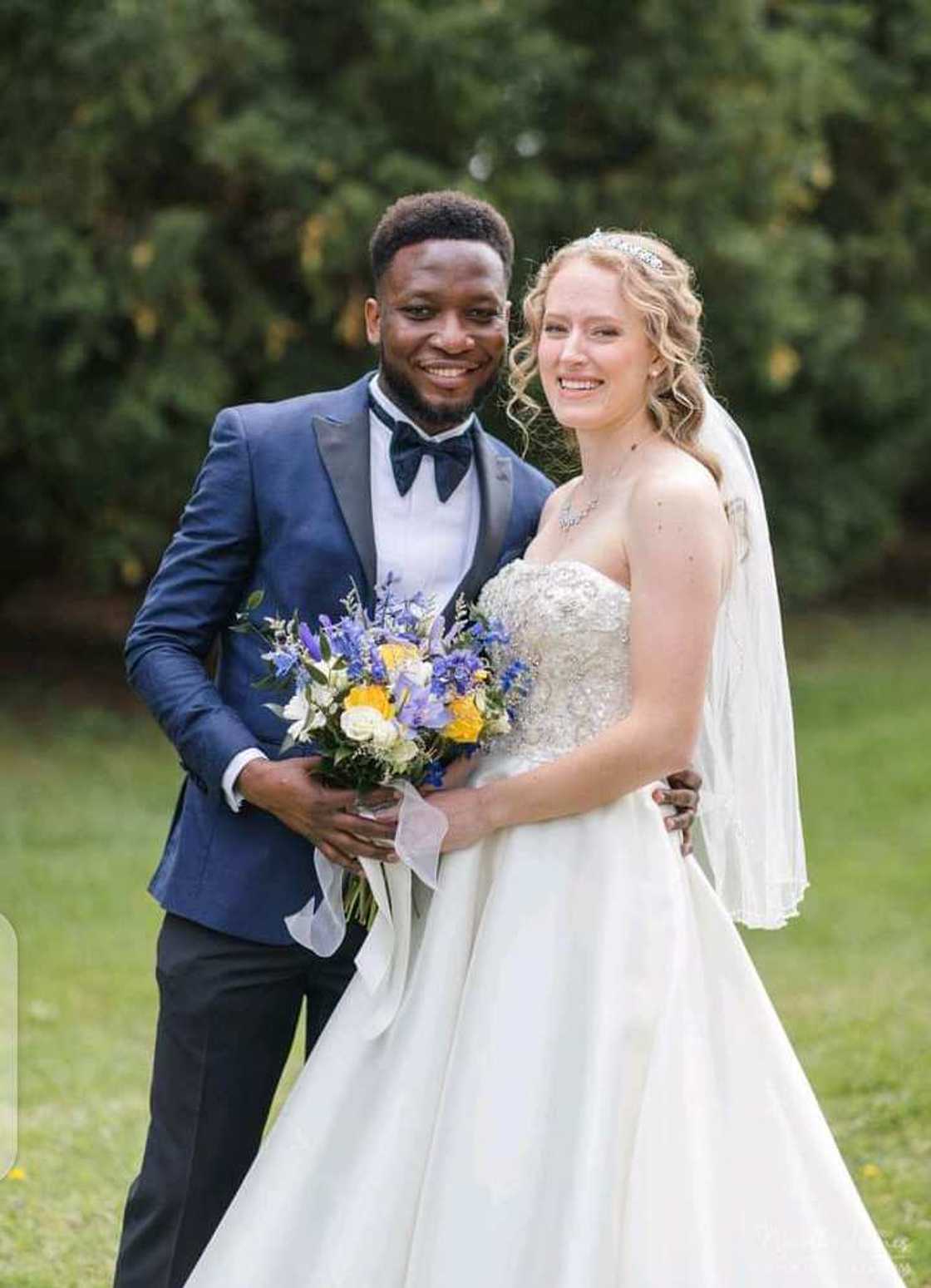 Yar amurka ta yi wuf da ɗan Najeriya Yar amurka ta yi wuf da ɗan Najeriya