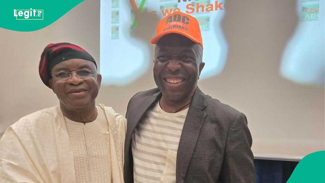 Shugaban ADC yayin taron hadaka a Abuja Shugaban ADC yayin taron hadaka a Abuja