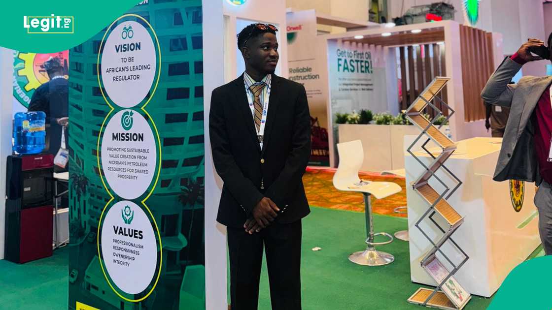 Man rejoices as he graduates with first class as engineer at 21, becomes best graduating student in department and faculty Man rejoices as he graduates with first class as engineer at 21, becomes best graduating student in department and faculty