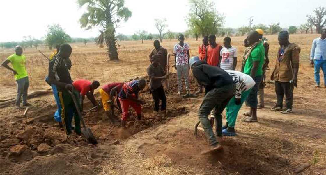 Victims of Plateau attacks buried in mass grave Victims of Plateau attacks buried in mass grave
