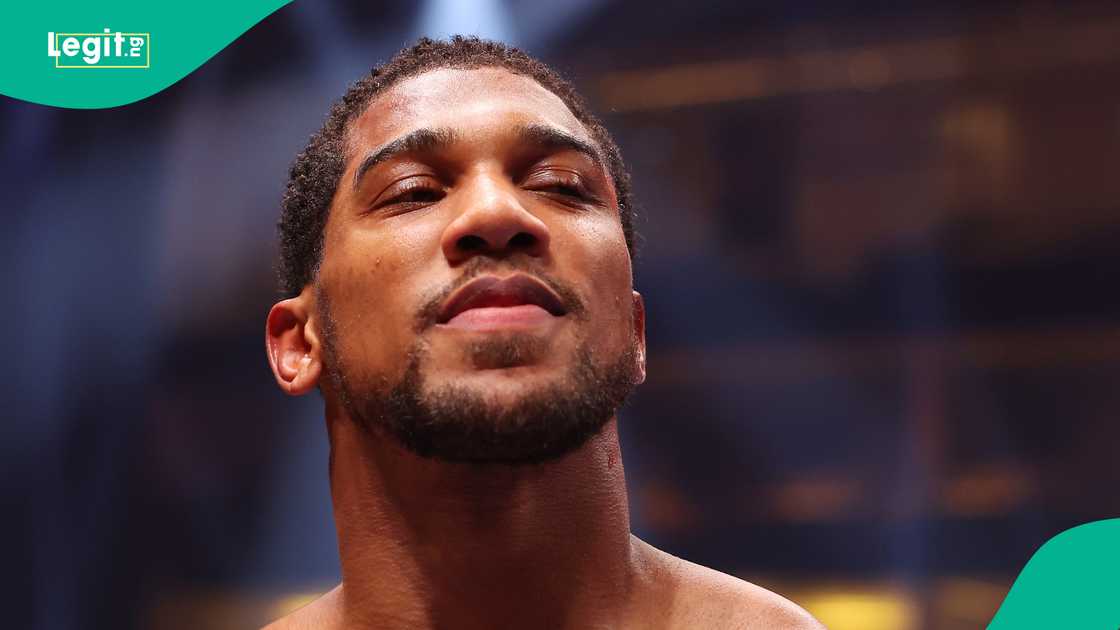 British boxer Anthony Joshua got a rosy reception after he was spotted jogging on the streets of Lagos. British boxer Anthony Joshua got a rosy reception after he was spotted jogging on the streets of Lagos.