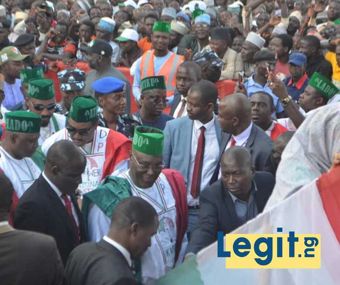 Yanzu-yanzu: Yayinda Atiku ya tafi Daura yau, Buhari ya dira jihar Adamawa Yanzu-yanzu: Yayinda Atiku ya tafi Daura yau, Buhari ya dira jihar Adamawa