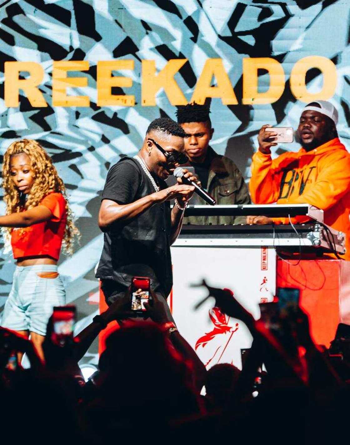 Reekado Banks, Crayon, Blaqbonez, Others Thrilled Fans at Walkers District Ibadan Reekado Banks, Crayon, Blaqbonez, Others Thrilled Fans at Walkers District Ibadan