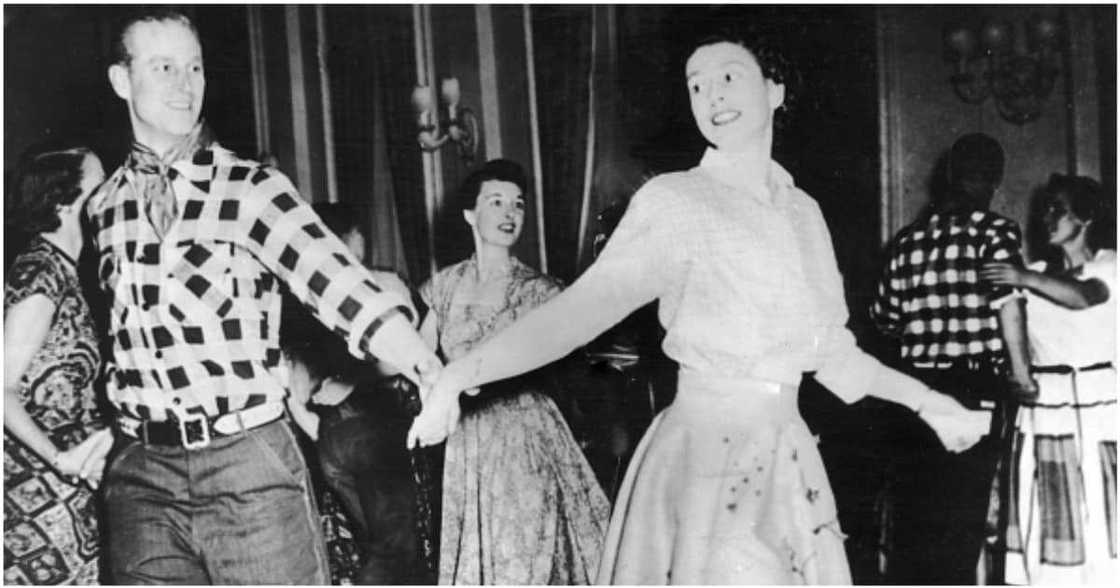 15 enchanting photos of Prince Phillip and Queen Elizabeth during their younger years 15 enchanting photos of Prince Phillip and Queen Elizabeth during their younger years