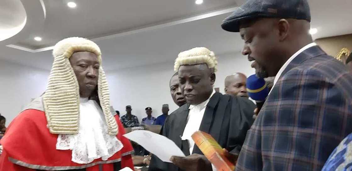 Yanzu-yanzu: An rantsar da sabon mataimakin gwamnan jihar Kogi Yanzu-yanzu: An rantsar da sabon mataimakin gwamnan jihar Kogi