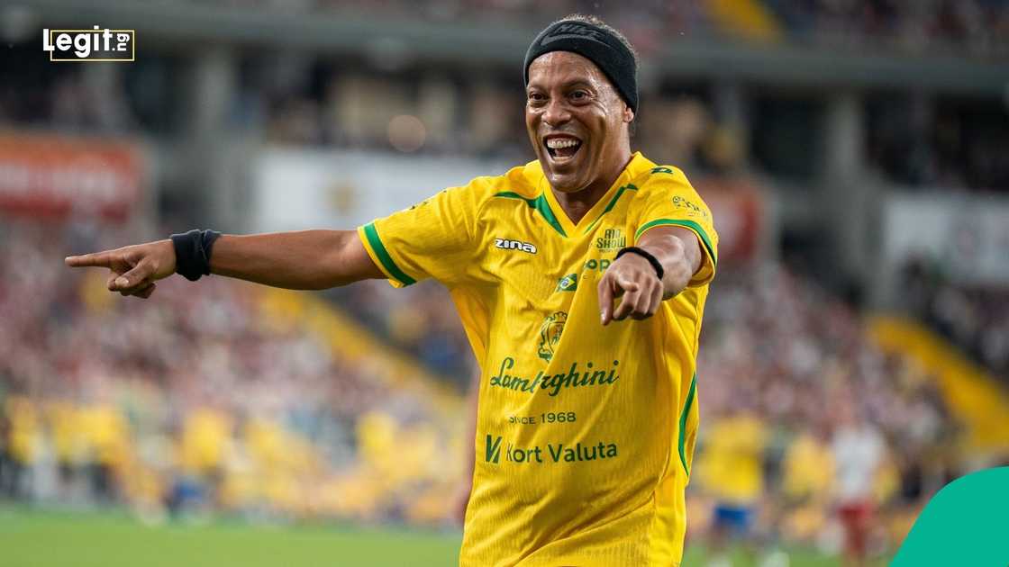 Burna Boy, Jay Jay Okocha, Ronaldinho, Victor Osimhen, Football, Africa.