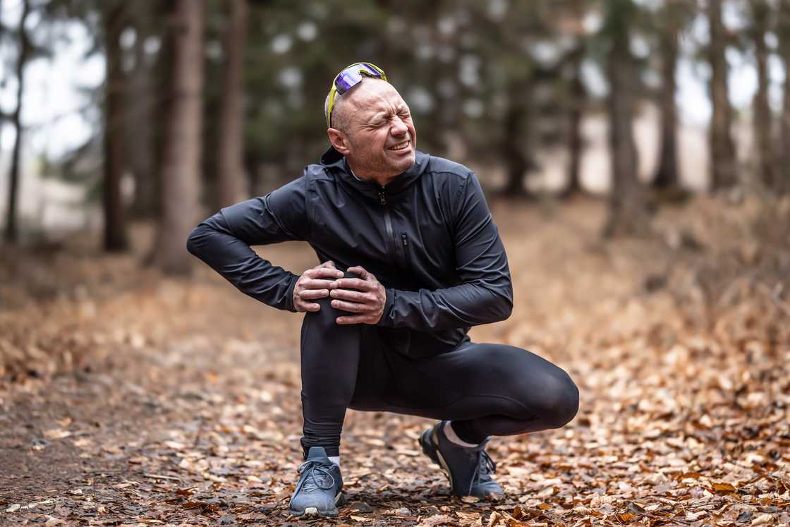 Painful ligament of an athlete who overloaded his knee during a training run Painful ligament of an athlete who overloaded his knee during a training run