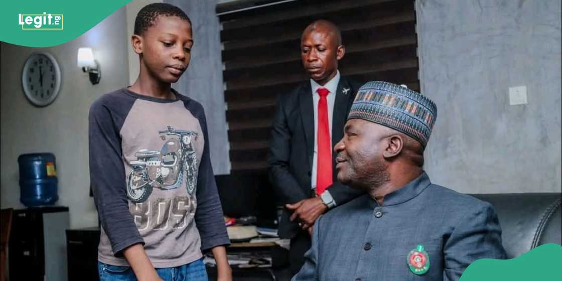 The Defence Minister meeting with the widow and children of late Brig. Gen. B. M. Uba.