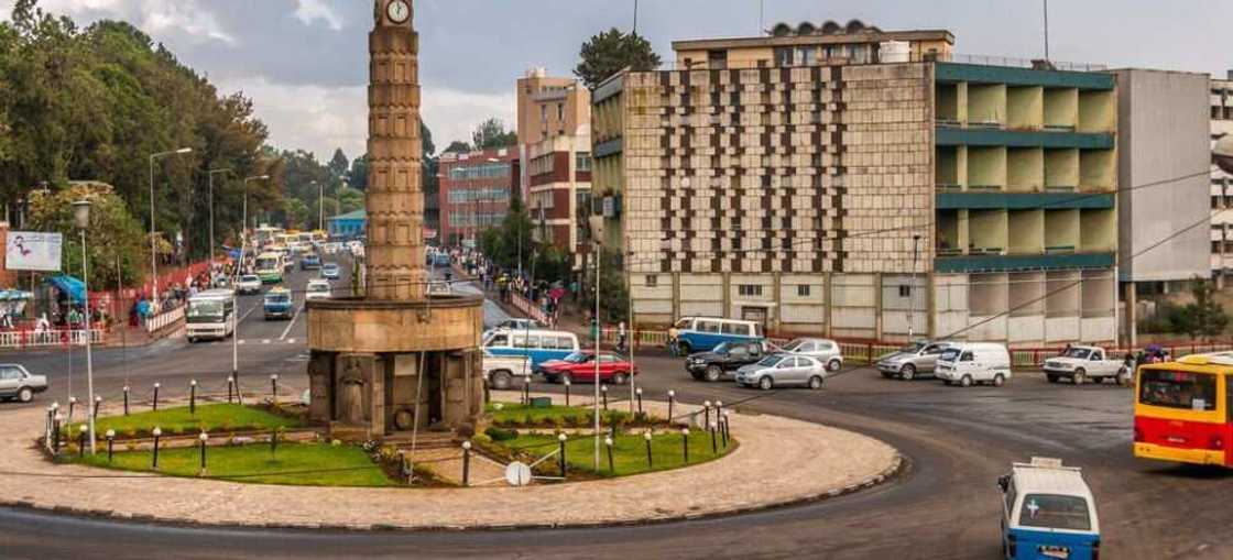 Da dumi-dumi: 'Yan Habasha sun fara tserewa daga Addis Ababa yayin da 'yan tawaye ke shigowa Da dumi-dumi: 'Yan Habasha sun fara tserewa daga Addis Ababa yayin da 'yan tawaye ke shigowa