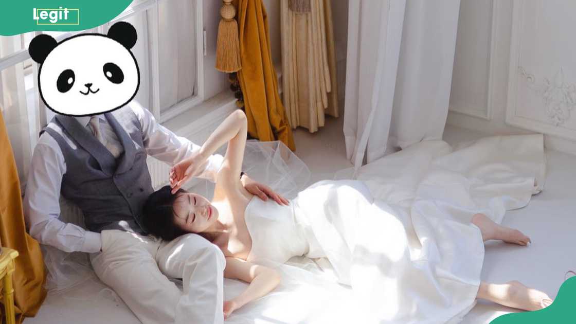 Stephanie Soo and Rui Qian in a romantic indoor scene Stephanie Soo and Rui Qian in a romantic indoor scene