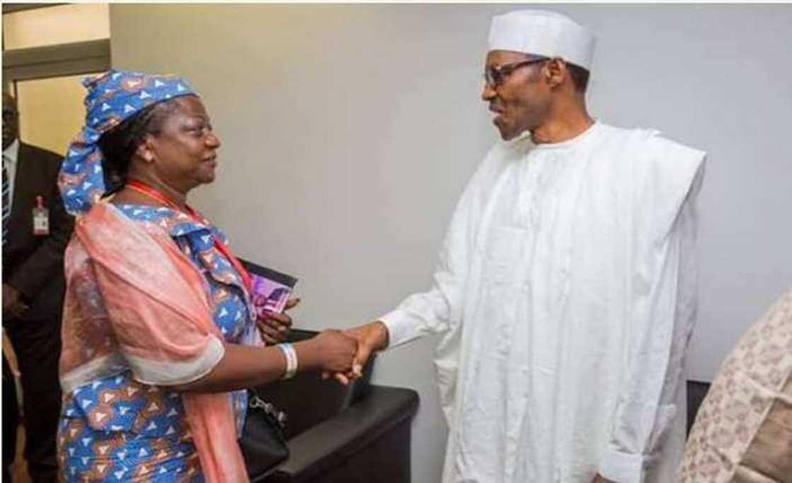 Ms Lauretta tare da shugaba Buhari Ms Lauretta tare da shugaba Buhari