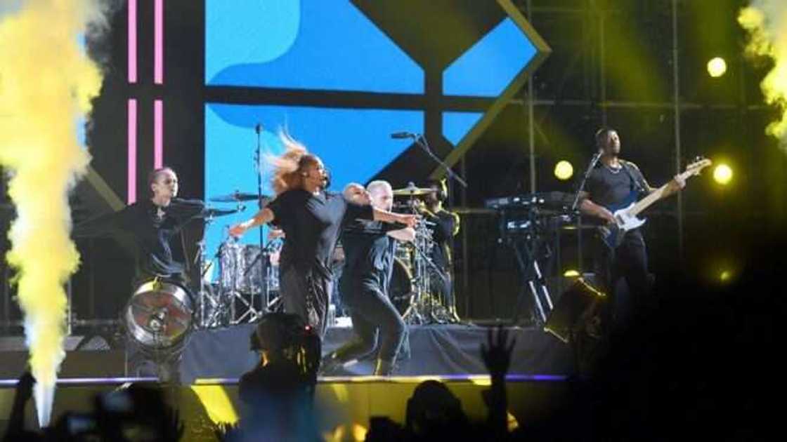 Biki bidiri: Janet Jackson, Chris Brown da 50 Cent sun cashe a Saudiyya Biki bidiri: Janet Jackson, Chris Brown da 50 Cent sun cashe a Saudiyya