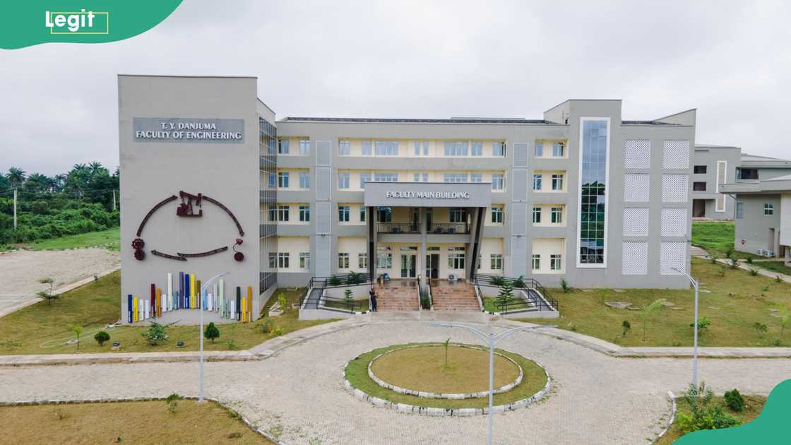 Redeemer's University faculty of Engineering main building