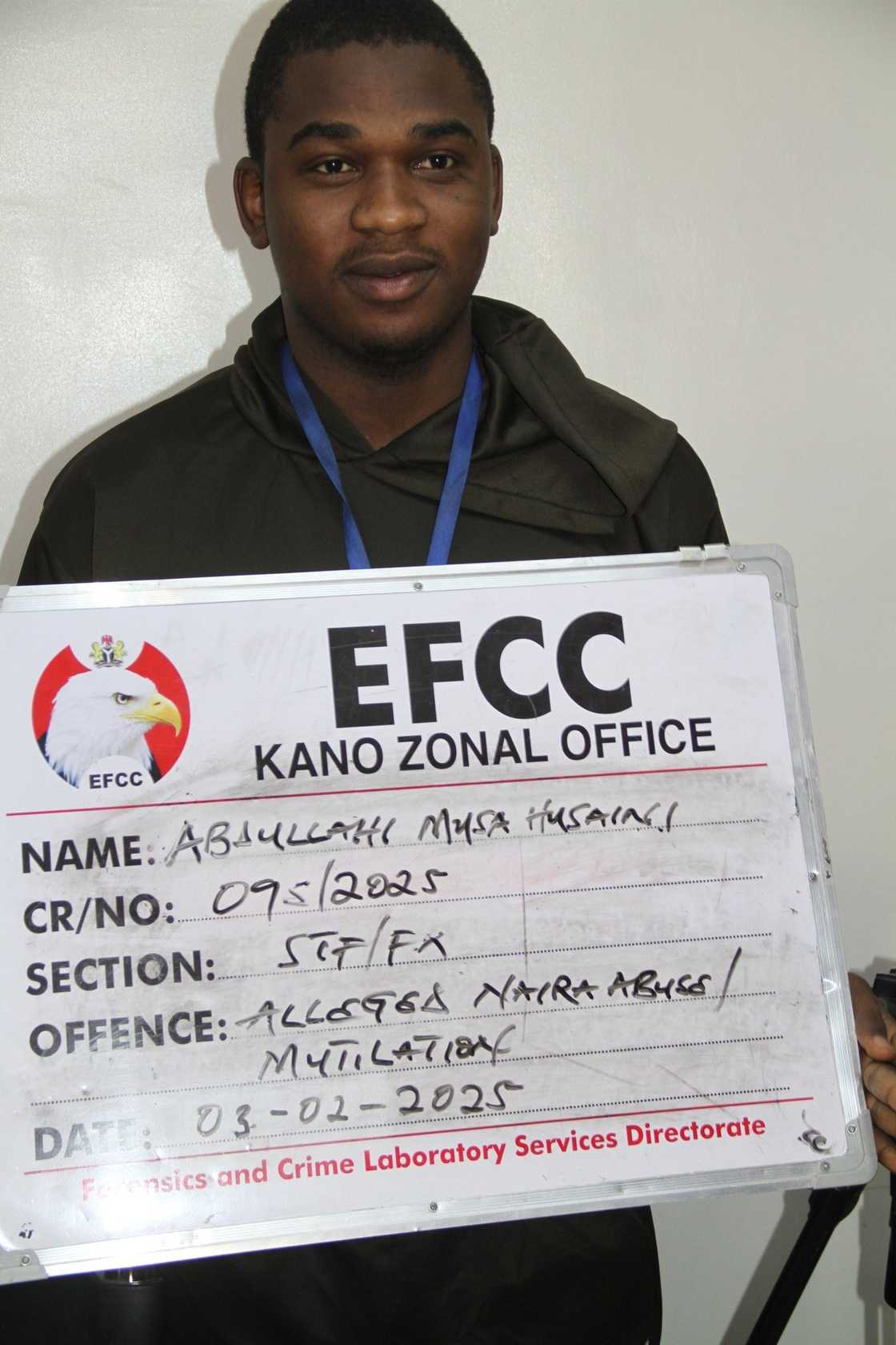 Makeup Artist in Kano Lands in Trouble After He was Caught Spraying N100,000 Makeup Artist in Kano Lands in Trouble After He was Caught Spraying N100,000