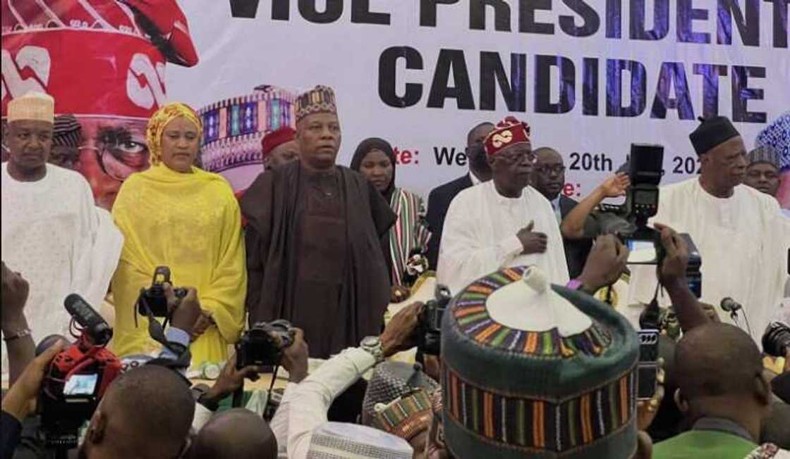 Tinubu ya kaddamar da Shettima a Abuja Tinubu ya kaddamar da Shettima a Abuja