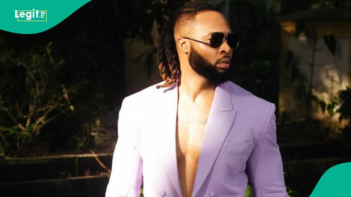 Flavour and his daughter trends as they dance in fresh video.